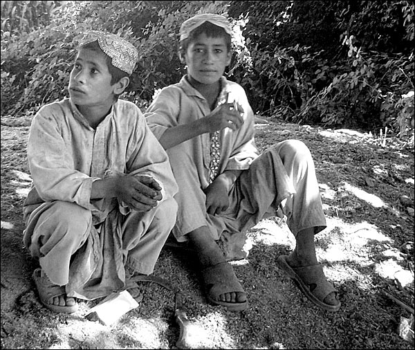 Afghan children smoking, 2010 - Olympus om2